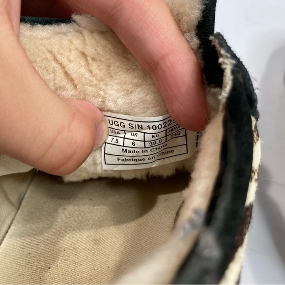 UGG Laela Sherpa lined sneakers zebra print calf hair size 7.5 - Picture 3 of 7
